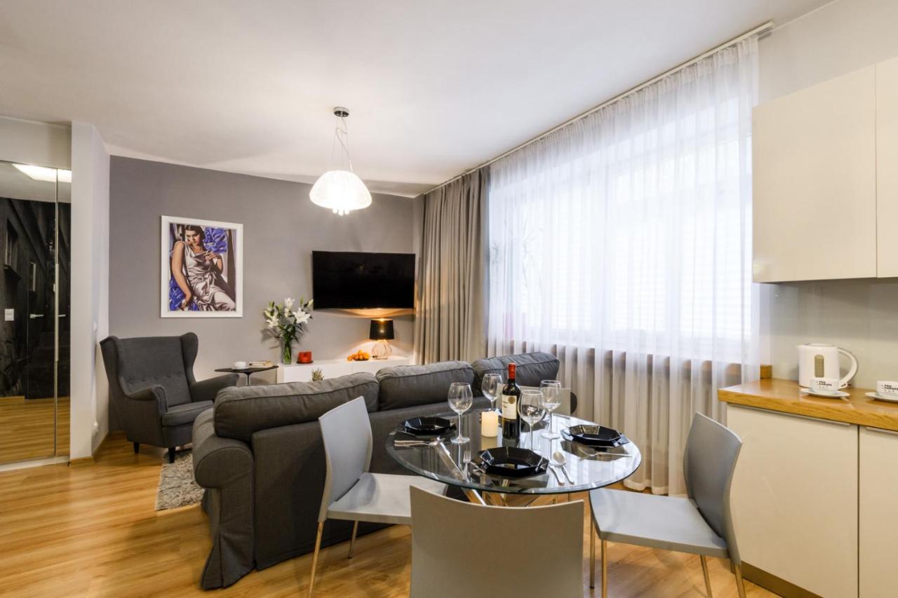 Nr 1 Europa22 Centrum Apartment Old Town Warsaw Stare Miasto Historyczna Kamienica Umiejscowiona W Zabytkowej Czesci Warszawy Obok Parku Multimedialnego I Barbakanu Parking 24H Sniadanie Opcjonaln Breakfast Optional Check In From 14 Pm Parter Ground Extérieur photo